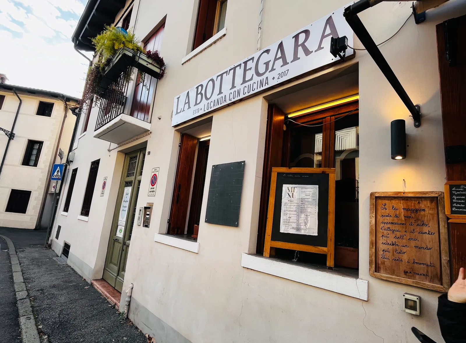 我在 La Bottegara 體會了一次真正的義式慢食，療癒了我 16 小時飛行帶來的疲憊